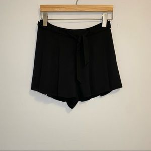Aritzia Loose Shorts Size 8